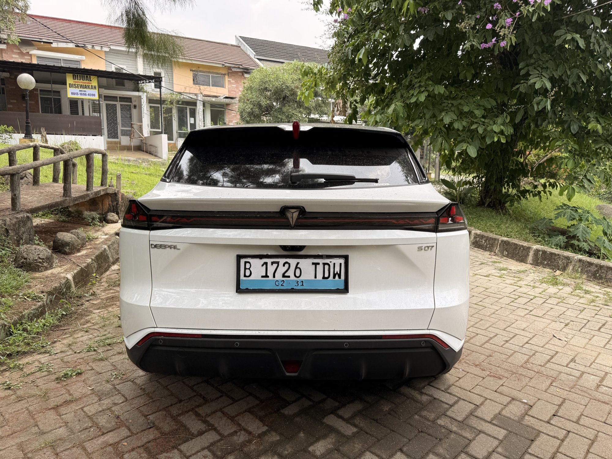 Tampak belakang dengan tulisan DEEPAL dan S07.