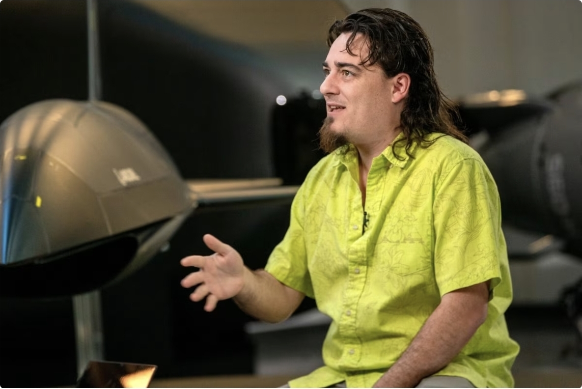 Palmer Luckey berbicara dalam wawancara