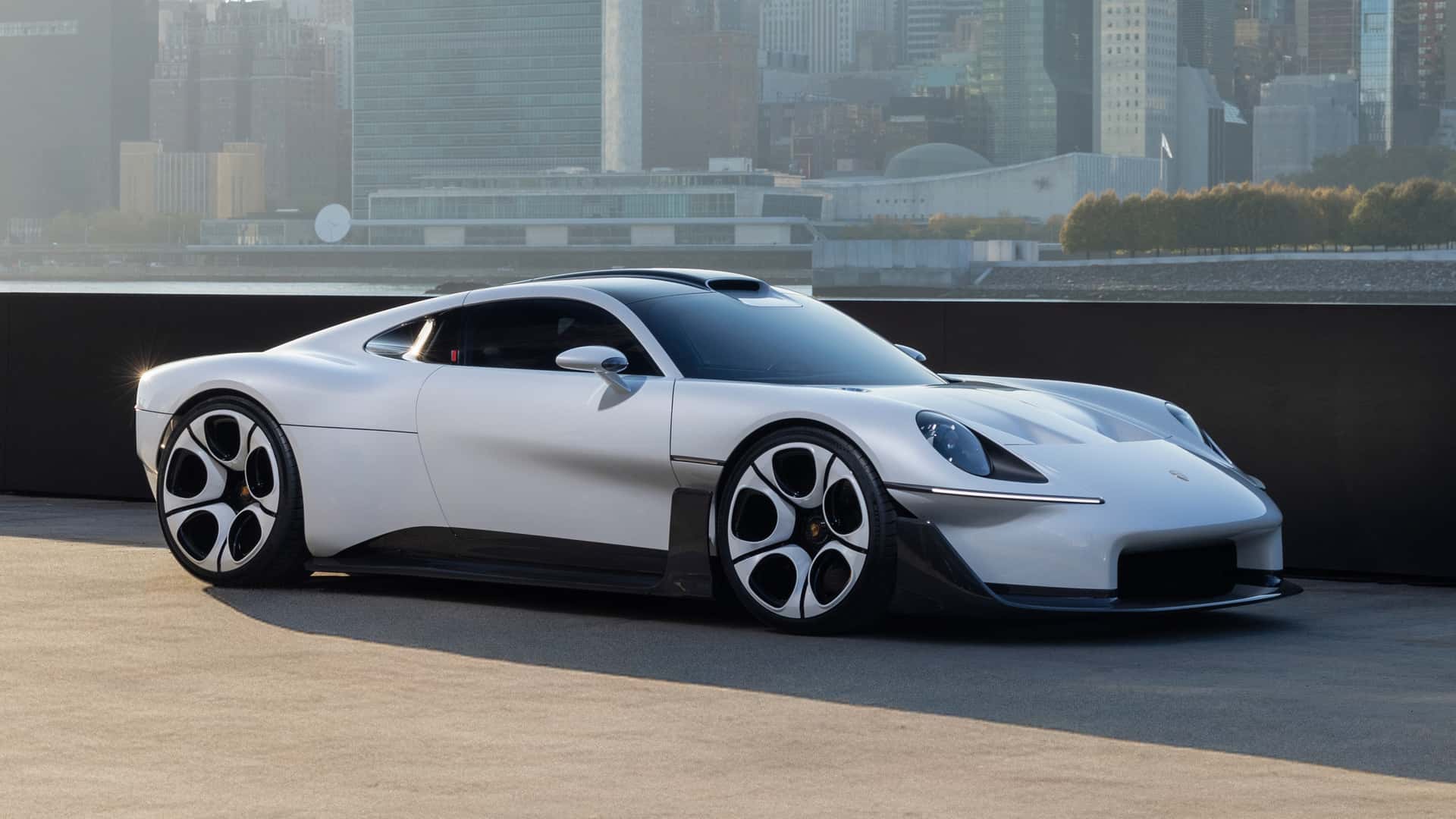 Porsche Mission S dilihat dari depan tiga perempat