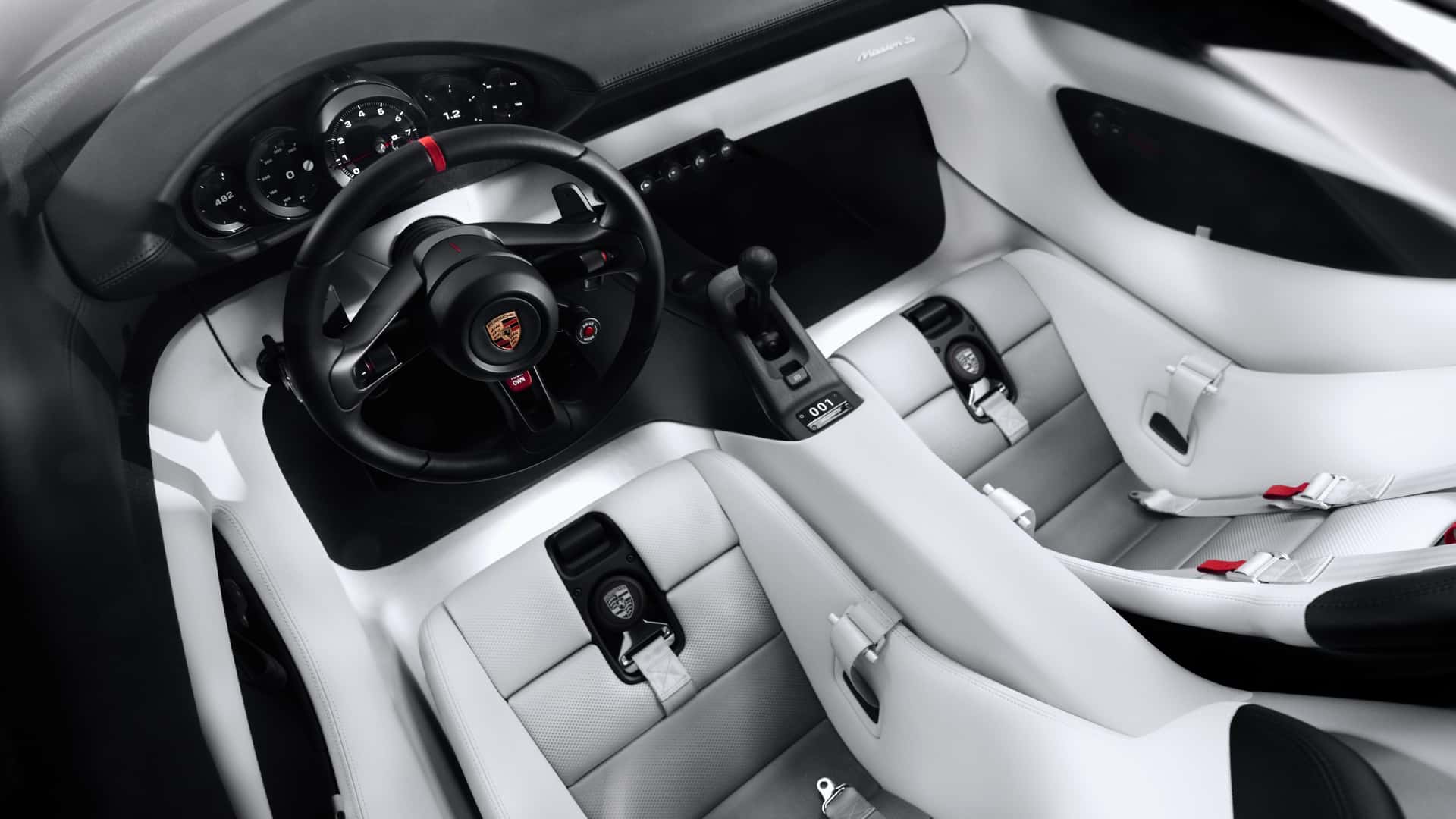 Interior serba putih Porsche Mission S